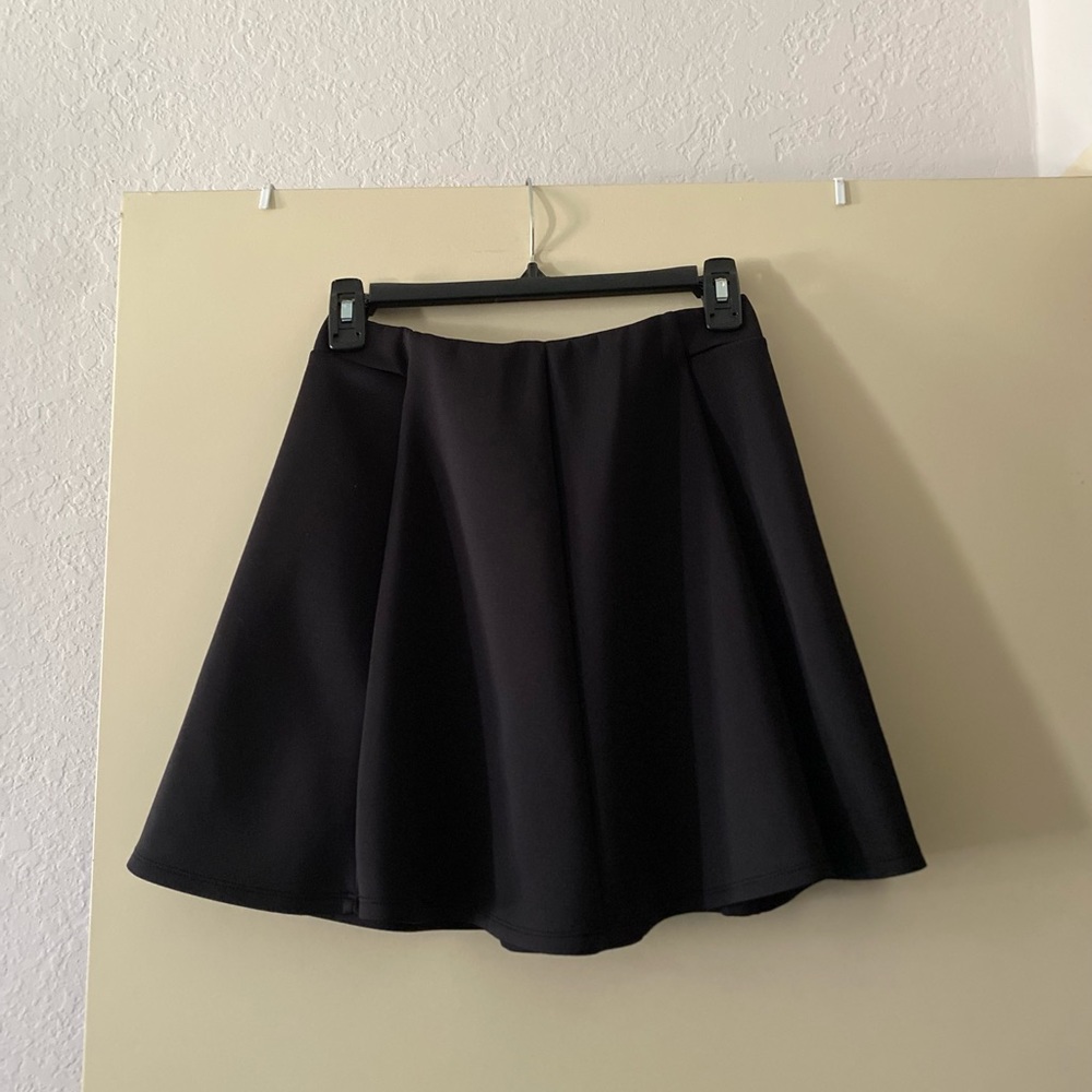 brand: decree / size junior medium / worn a lot but still in good condition
